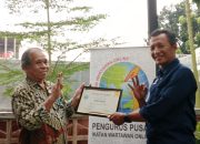 HUT IWO ke-12 : Piagam Penghargaan Jurnalis Senior