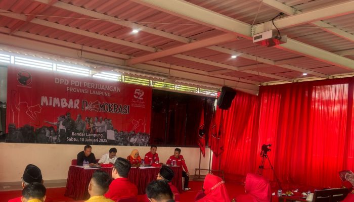 Panelis Mimbar Demokrasi PDI Perjuangan Lampung Singgung Cacatnya Demokrasi Indonesia