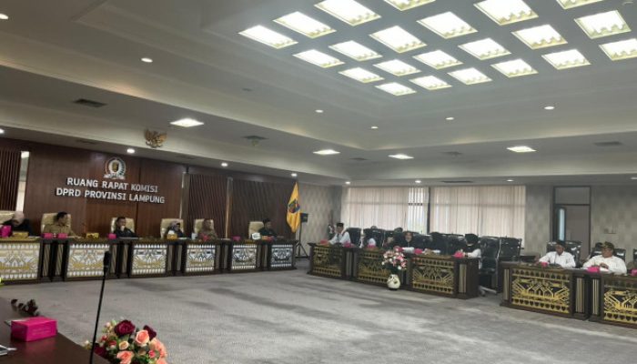 Breaking News! DPRD Lampung di Geruduk Puluhan Guru Honorer Tolak PPPK Paruh Waktu