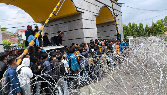 Ratusan Mahasiswa Demo di Gedung DPRD Lampung, Tolak Efesiensi Anggaran