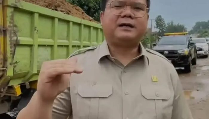 Anggota DPRD Lampung, Angga Satria Tinjau Jalan Rusak