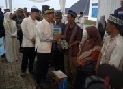Safari Ramadan di Pesawaran, Gubernur Mirza Serahkan Bansos
