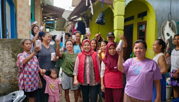Tinjau Lokasi Banjir, Kostiana Salurkan Bantuan dan Dengar Aspirasi Warga