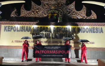 Demo di Polda Lampung Malam Ini, ALMARHUM Desak Reformasi Polri: Copot Kapolri dan Kapolda Se-Indonesia!