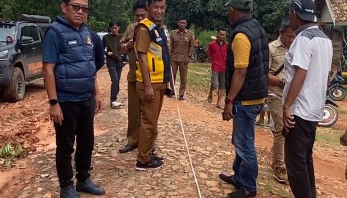 Viral di Medsos, Deni Ribowo Tinjau dan Dorong Perbaikan Jalan di Tanjung Ratu Way Kanan