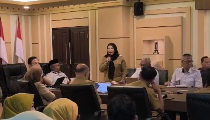 Banjir Bandar Lampung, Eva Buang Badan!